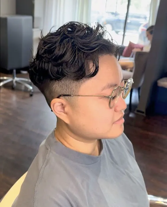 Da @ Eclipse Salon Picture 9