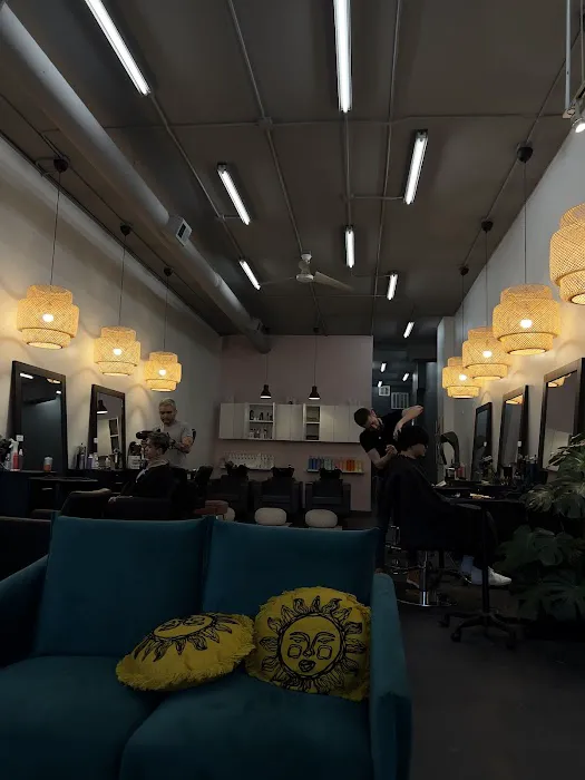 Isaac Crawford Salon Picture 3