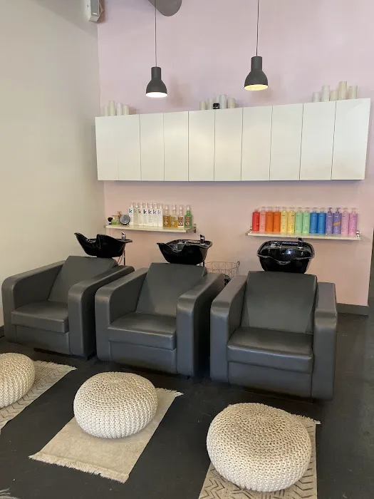 Isaac Crawford Salon Picture 9