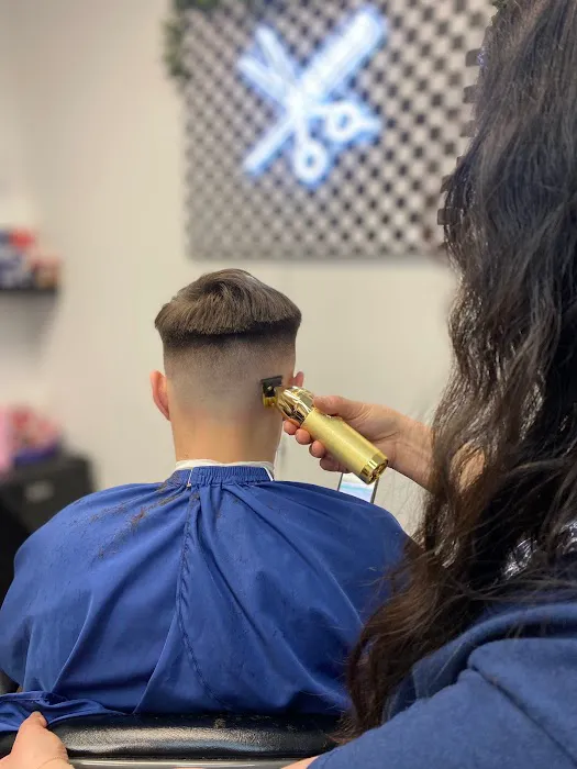 Pretty Handsome salon Picture 10