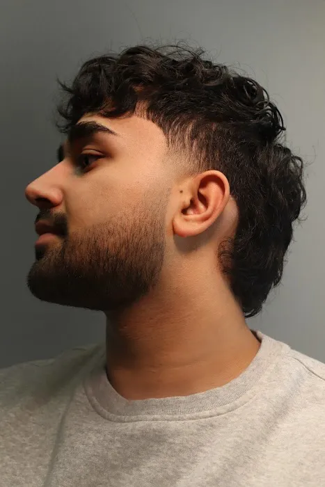 Adryan the barber Picture 1