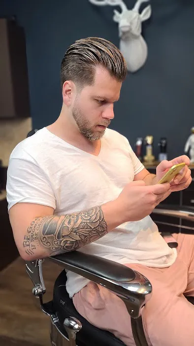 Adryan the barber Picture 8