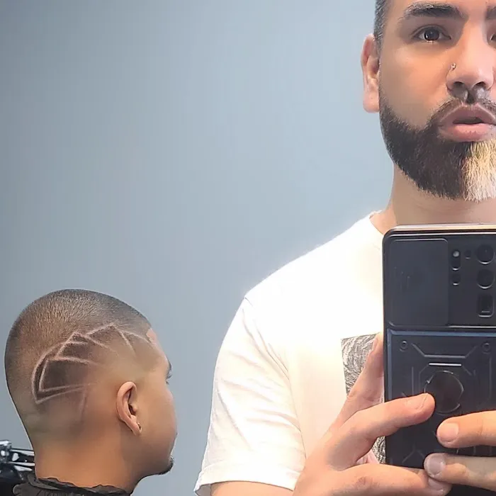 Adryan the barber Picture 2
