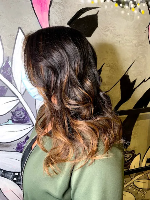 Streets of London Salon Picture 5