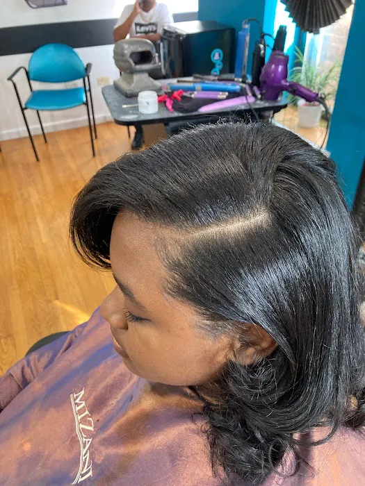 Lamoore's Salon Picture 5