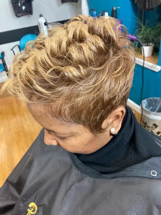 Lamoore's Salon Picture 2