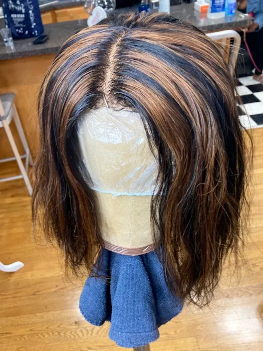 Lamoore's Salon Picture 1