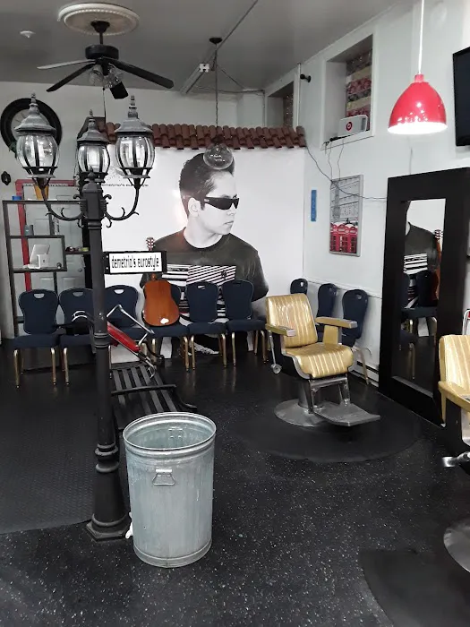 Demetrio's Barber Shop Picture 7