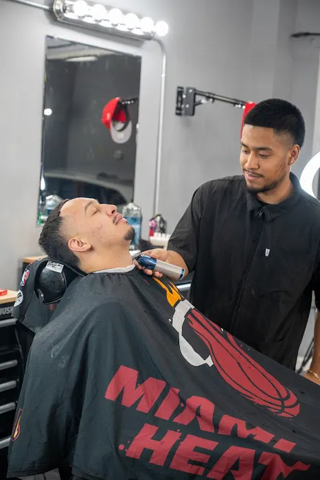 Contenders Barbershop Picture 6