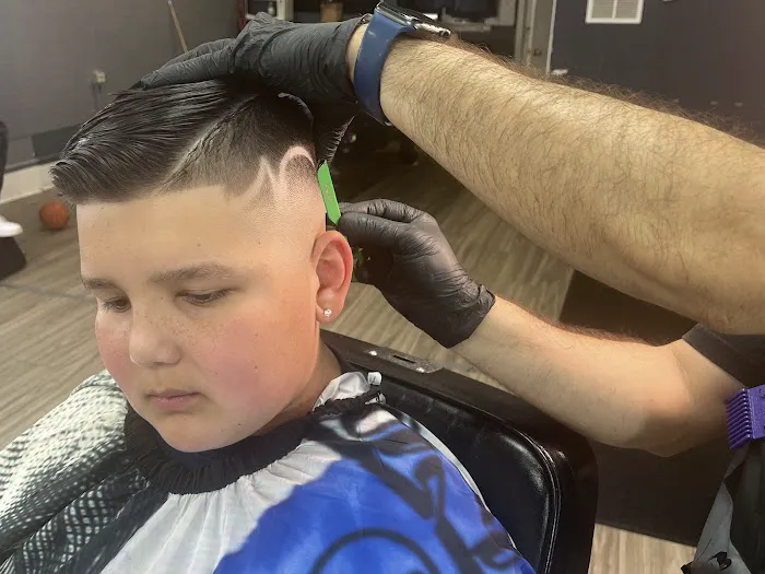 Designer Barber Lounge Picture 9