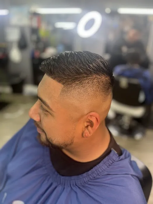Designer Barber Lounge Picture 2