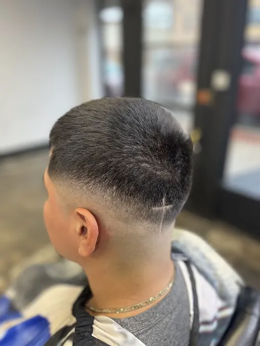 Designer Barber Lounge Picture 10