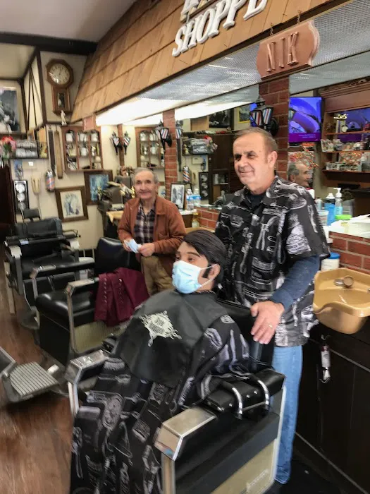 Frank's Barber Shop Picture 5