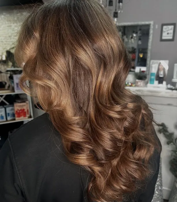 Mane Refinery Salon Picture 7