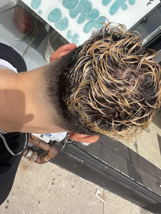 BROTHERS HAIR SALON Picture 10