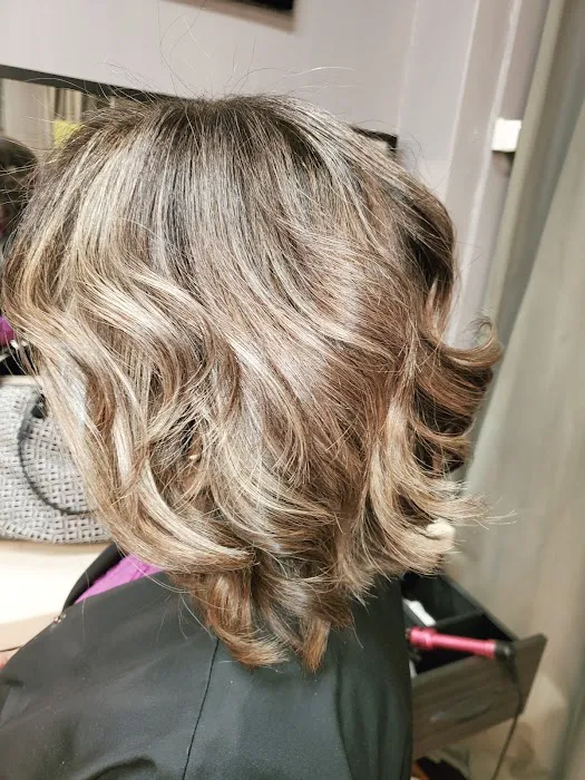 Orlando's Hair Studio Picture 2