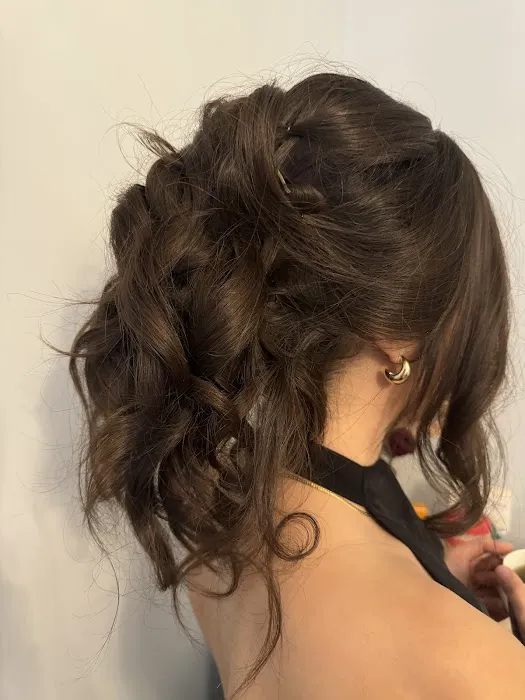 THE ROOM HAIR STUDIO Picture 2