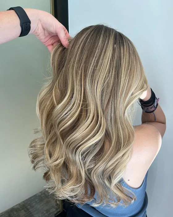 Indi Salon Picture 4