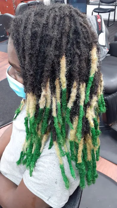 LAVISH HAIR STUDIO Picture 2