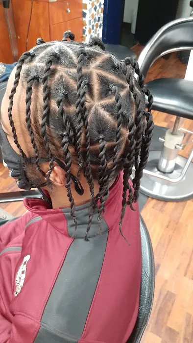 LAVISH HAIR STUDIO Picture 8