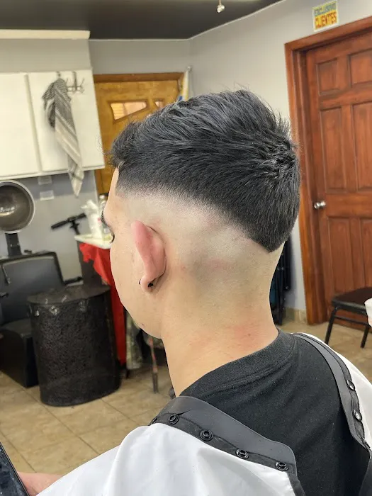 Lalo's Upper Cutz Barber Shop Picture 3