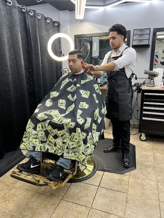 Lalo's Upper Cutz Barber Shop Picture 7