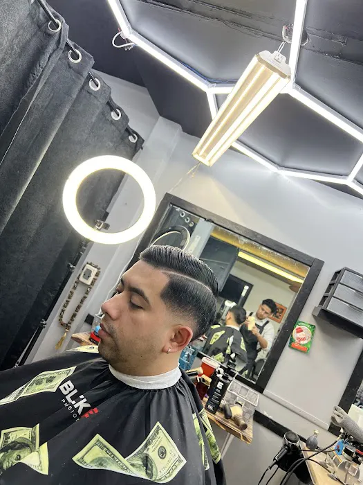 Lalo's Upper Cutz Barber Shop Picture 5