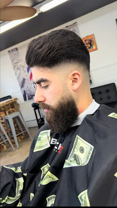 Lalo's Upper Cutz Barber Shop Picture 2