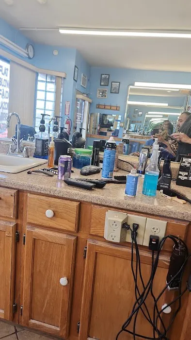 Jimenez Barber Shop Picture 3