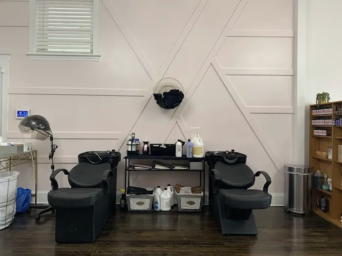 Salon La Rouge Picture 8