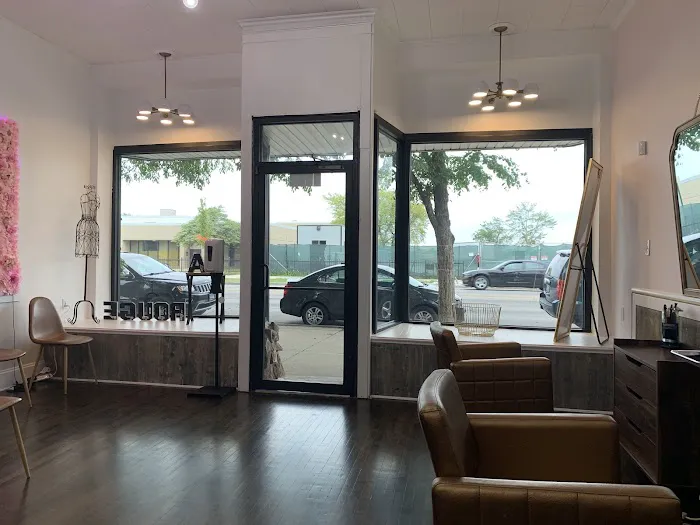 Salon La Rouge Picture 1