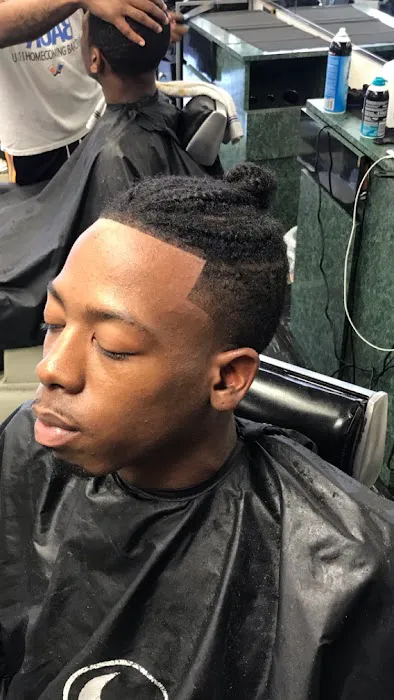 Oak Park Barber Salon Picture 1