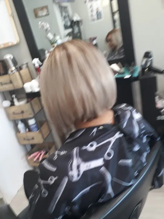 Galapagos Family Hair Cut Picture 4