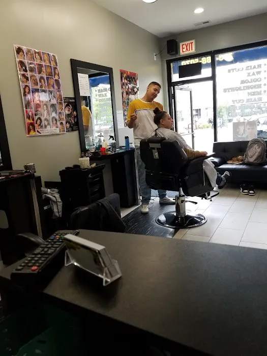 Galapagos Family Hair Cut Picture 9
