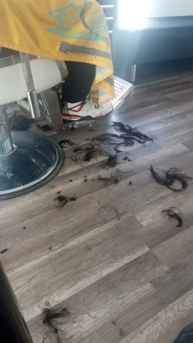 Essntl Barbershop Picture 3