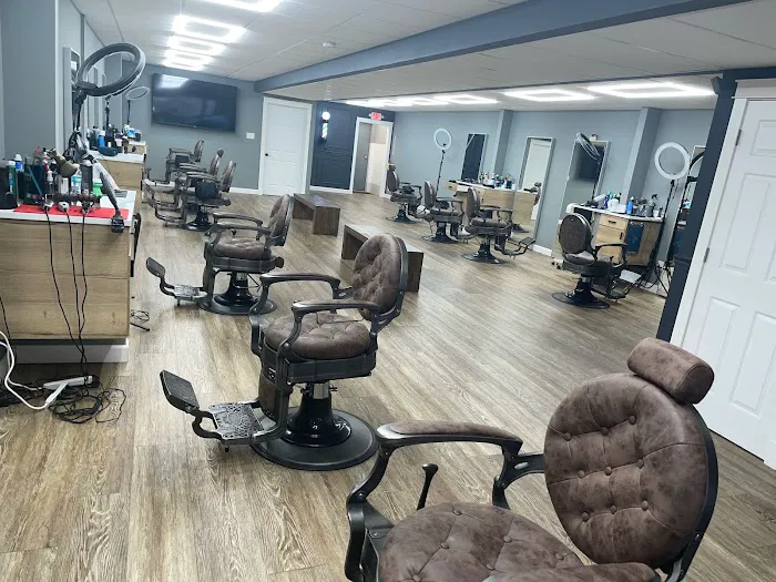 BR Barber Lounge No. 3 Picture 8
