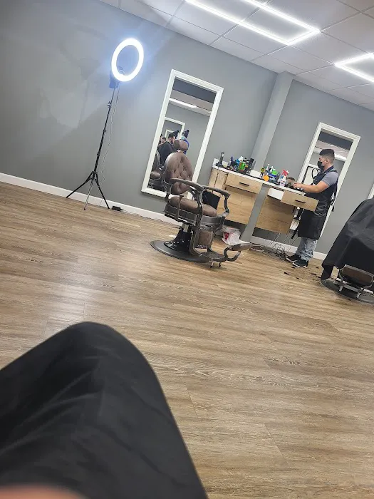 BR Barber Lounge No. 3 Picture 9