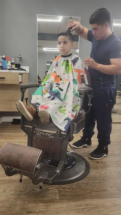 BR Barber Lounge No. 3 Picture 3