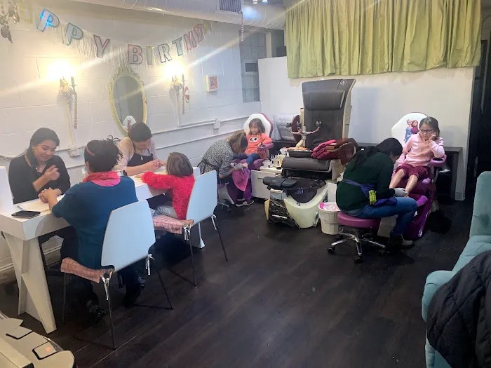 Lilies & Spikes Kids & Teens Hair Salon & Spa Picture 6