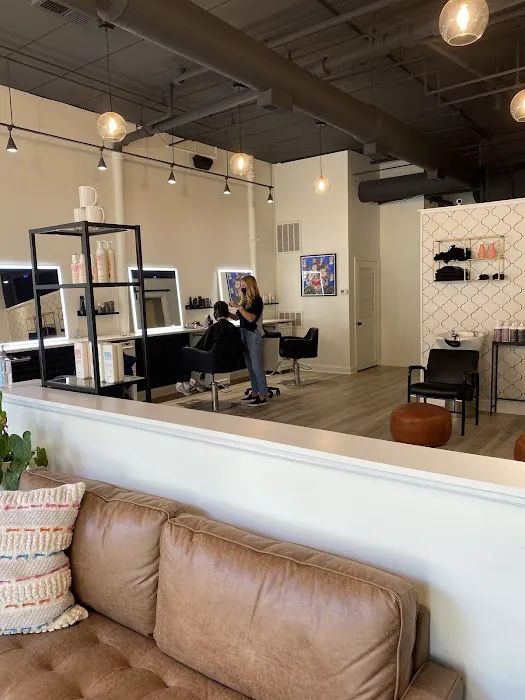 Hare&Co Salon Picture 4