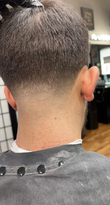 Premier BarberShop Picture 4
