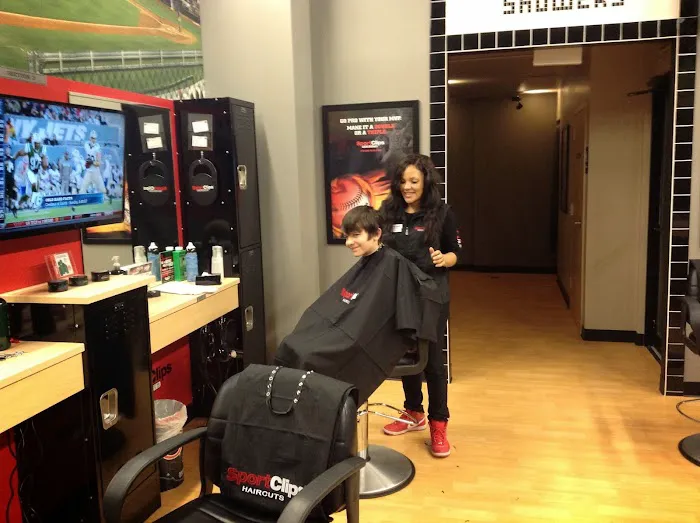 Sport Clips Haircuts of Chicago - West Lakeview Picture 3