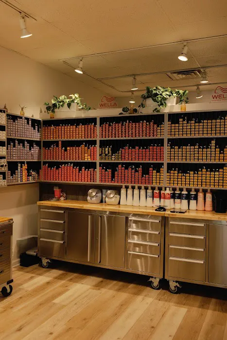 Robert Jeffrey Salon Lakeview Picture 6