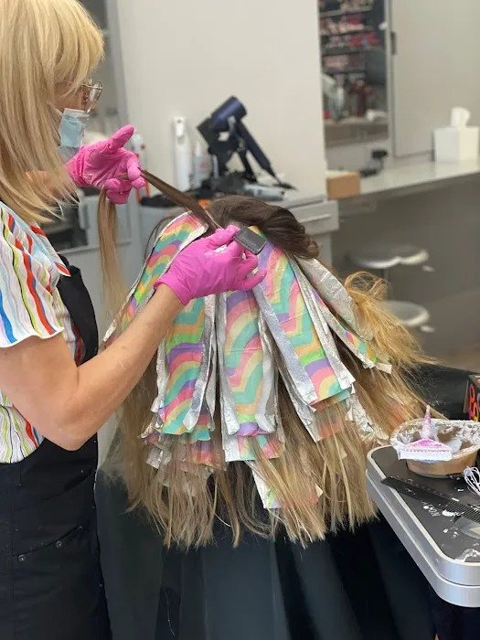 Strands & Trends Hair Studio Picture 1