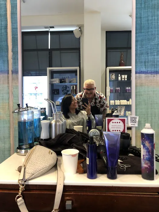 Sine Qua Non Salon Picture 8