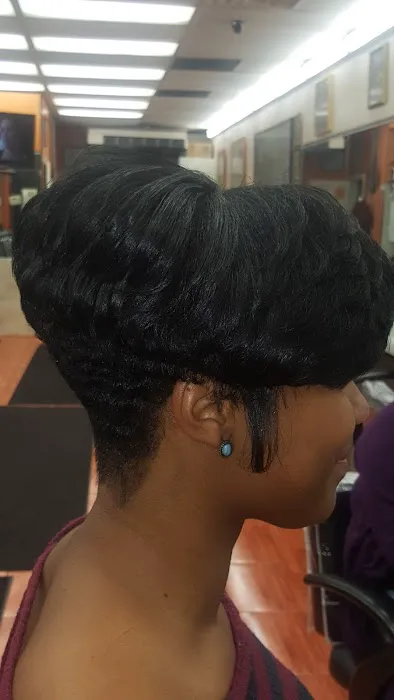Max & Co Hair Design Picture 6