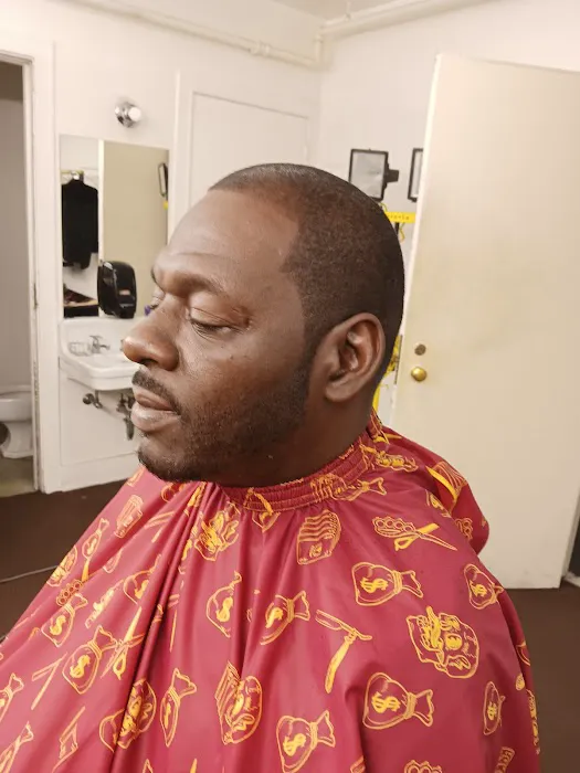 Ben Sutton at 51st & Cornell Barbershop Picture 2