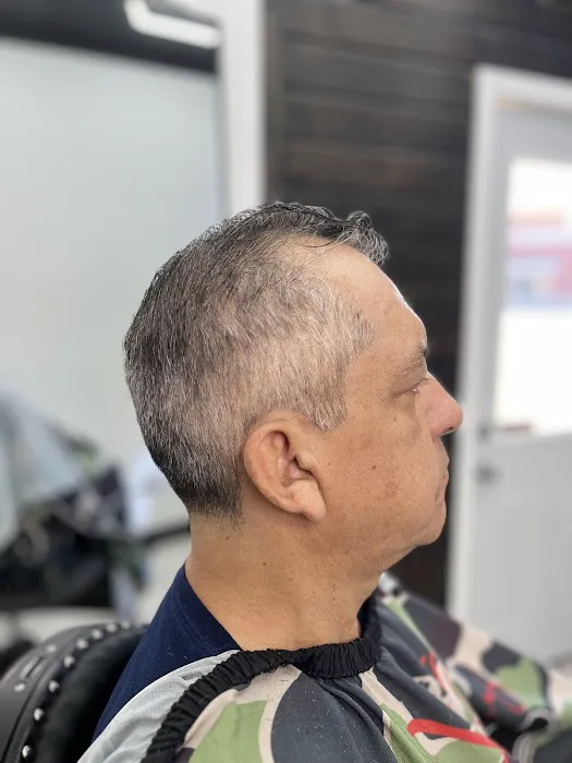 YOGI’s BARBERSHOP Picture 4