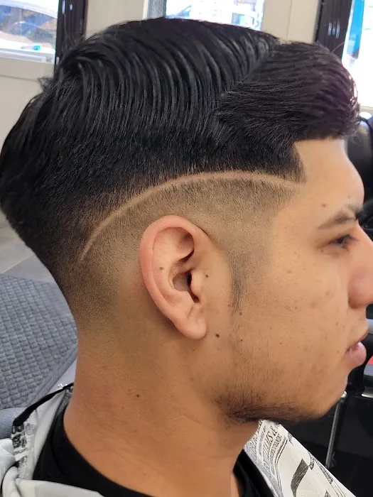 Latinos Barber Shop Picture 6