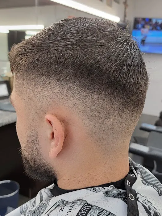 Latinos Barber Shop Picture 4